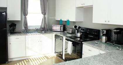 Spacious & Cozy Home Minutes away from Attractions