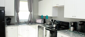 Spacious & Cozy Home Minutes away from Attractions