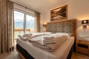4 bedrooms, iron/ironing board, travel crib, free WiFi - Luxurious chalet with sauna near the bathing lake (Uttendorf)