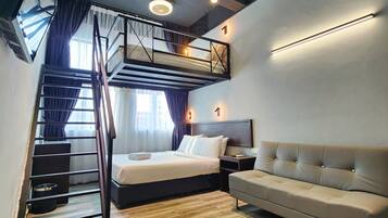 Escritorio, espacio para trabajar con laptop y wifi gratis