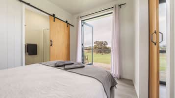 1 bedroom, bed sheets