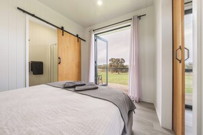 1 bedroom, bed sheets - The Chalet @ Frankland - Frankland River Chalet Retreat (Frankland River)