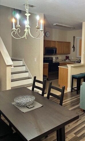 Dining - 4 BR Home in Prestigious Regal Palms Resort, waterpark, close to theme parks. (Davenport)