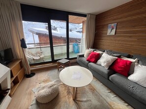 Televisión y chimenea 