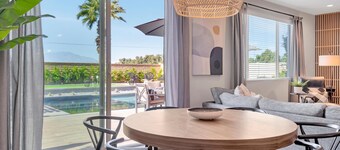 Smooth Giant - DELUXE  show stopper WOW factor, unbelievable pool and backyard!