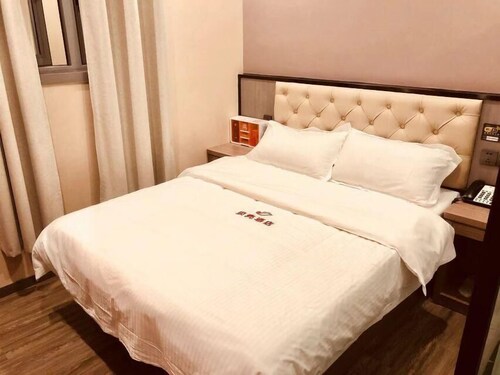 Shell Shanghai Jinshan Wanda Plaza Hotel