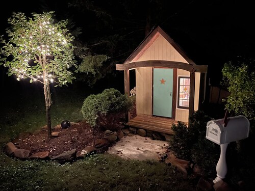 Heart of Historic Town of Fincastle, Wide Porch, Disc Golf!