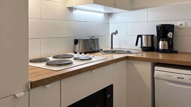 Fridge, microwave, dishwasher - Cozy Ski-In/Ski-Out Apartment with Pool & Sauna, Sleeps 6 (Les Orres)