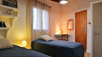 2 chambres, chambres insonorisées, fer et planche à repasser