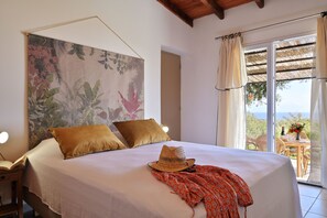 3 habitaciones, insonorización y tabla de planchar con plancha