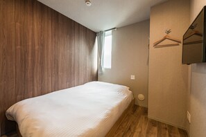 書桌、免費 Wi-Fi、床單