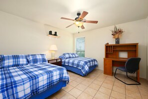 2 bedrooms, desk, iron/ironing board, WiFi
