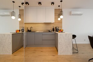 Fridge, microwave, oven, stovetop
