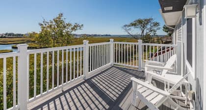 Cute town home with water view and a grill!