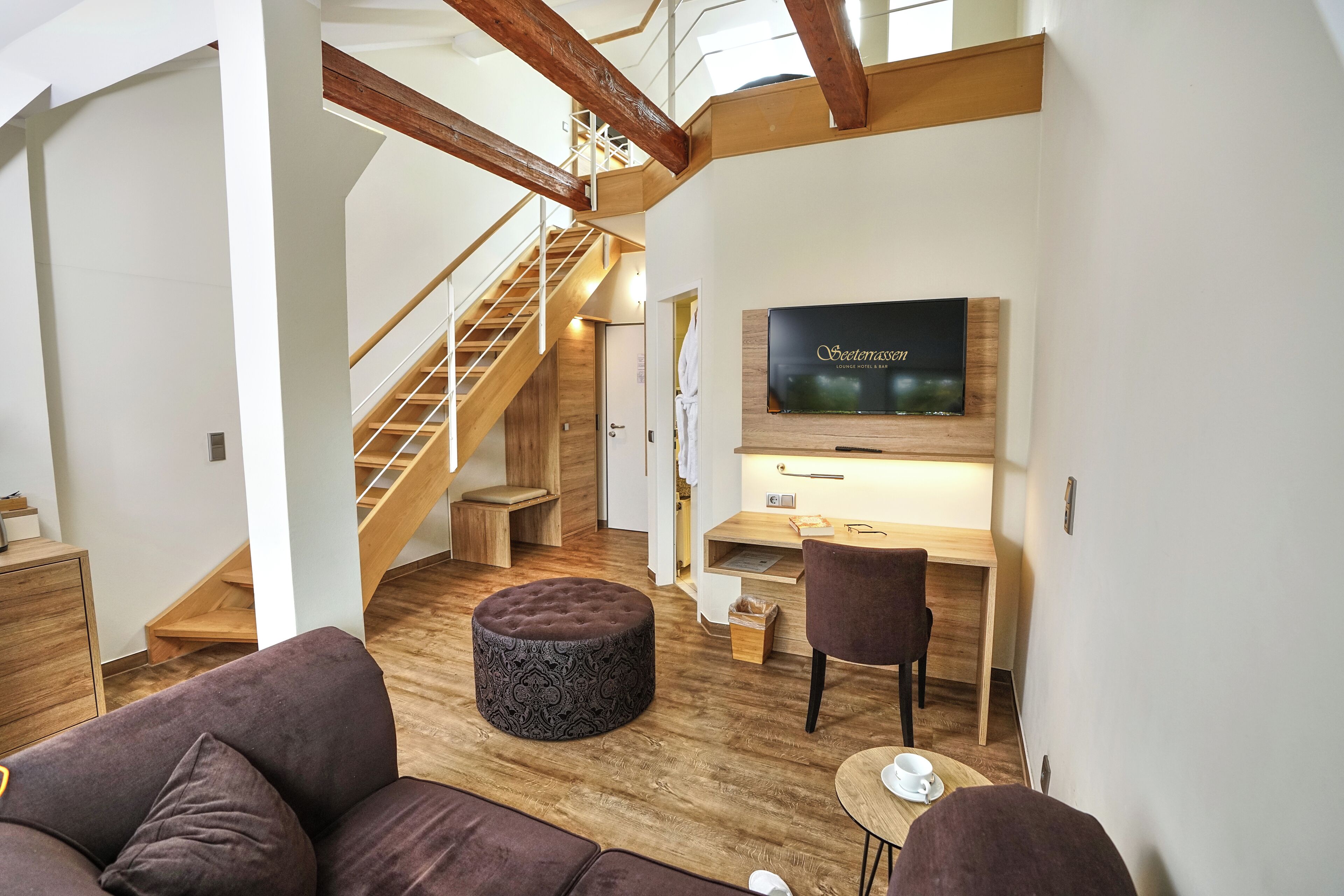 Junior Duplex | Living area | 100-cm TV with satellite channels