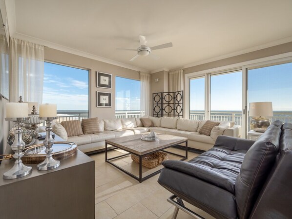 TV - Luxurious 4 bedroom oceanfront condo in the most prestigious building in OC, (Ocean City)