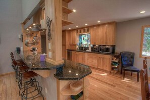 Fridge, microwave, oven, stovetop - Gale Force Wind - Beautiful Remodel! (Incline Village)