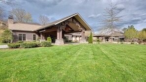 Exterior - 3's a Birdie - 2BR, 2BA Condo, Golf & Mountain View (Maggie Valley)