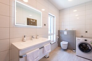 Superior Villa | Bathroom | Hair dryer, towels, soap, shampoo