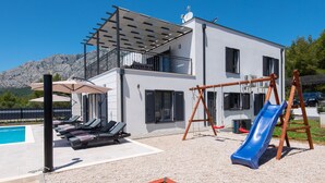 Seasonal outdoor pool, pool umbrellas, sun loungers - Holiday Villa Olive Tree (Orebic)