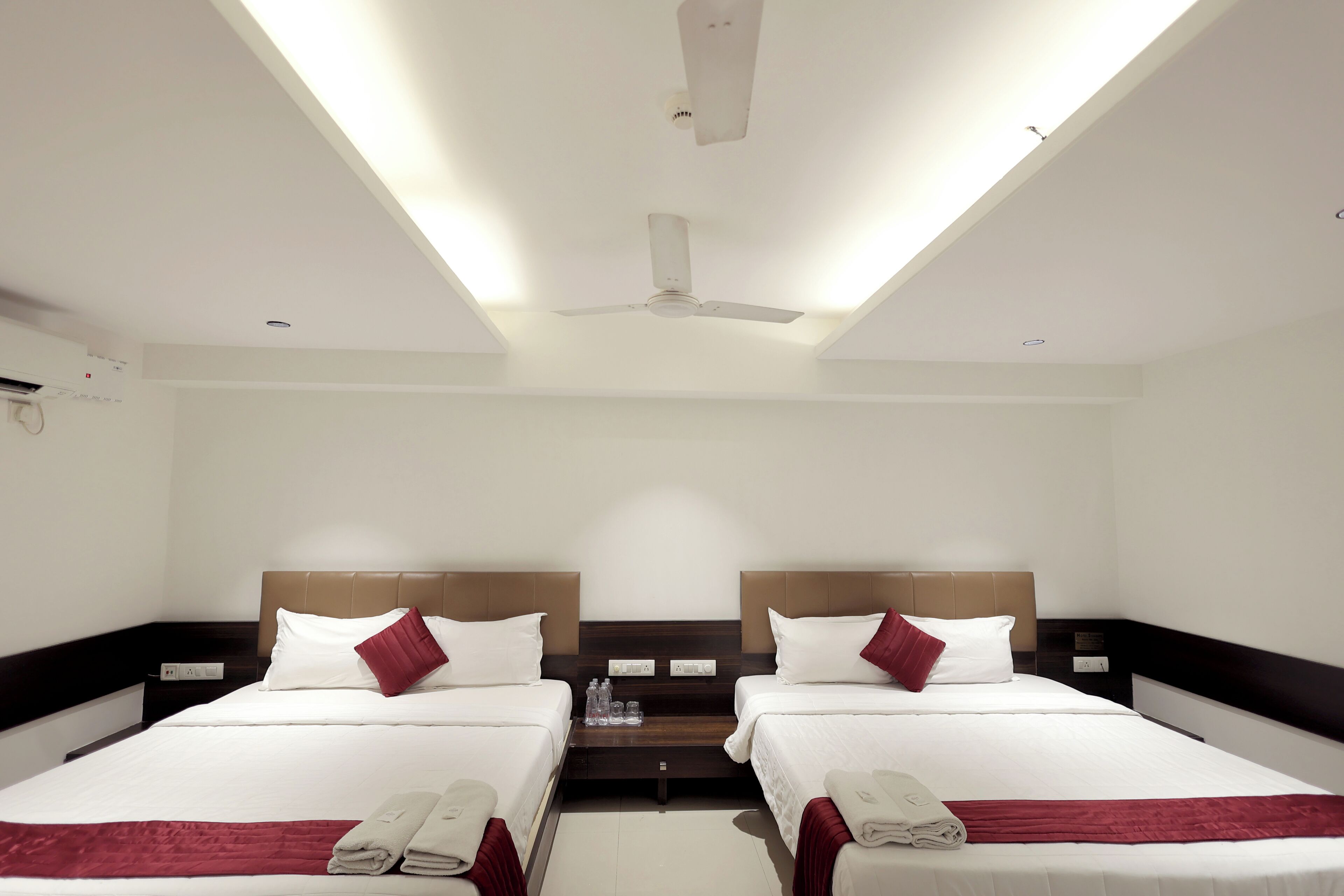 family room | 1 bedroom, premium bedding, desk, free wifi