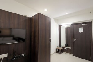 Deluxe Room | Premium bedding, desk, free WiFi - HOTEL SHAGUN ROOMS & BANQUET Surat (Surat)