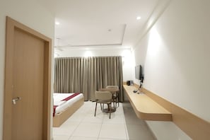 Camera Superior, vista città | Biancheria da letto di alta qualità, una scrivania, Wi-Fi gratuito