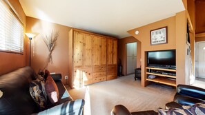 Smart TV, fireplace, DVD player