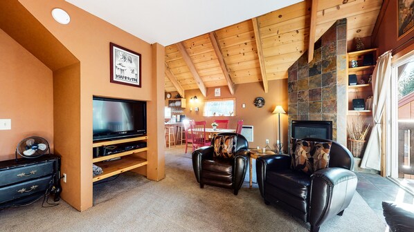 Smart TV, fireplace, DVD player