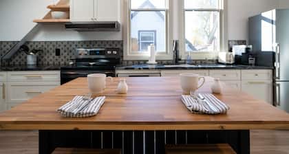 Newly Built Guest House - Baker Neighborhood