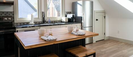 ثلاجة، ميكروويف، فرن، موقد طهي مسطح