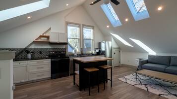 冰箱、微波炉、烤箱、炉灶