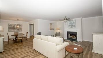 Smart TV, fireplace