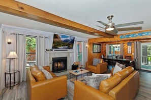 TV, lareira, escritórios