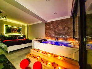 Romantic Suite, Jetted Tub, Sea View | Desk, free WiFi, bed sheets