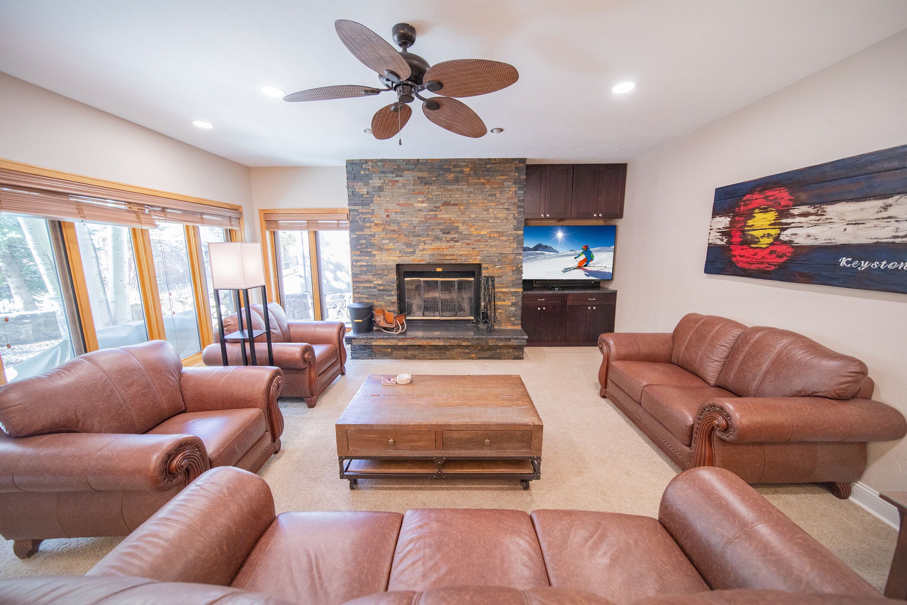 Updated Luxury Condo, Hot Tub! Perfect for Summer!