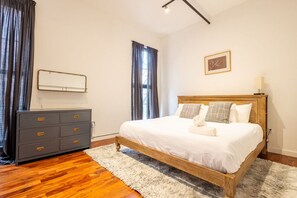 3 bedrooms, desk, iron/ironing board, free WiFi