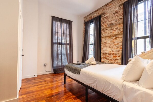 3 bedrooms, desk, iron/ironing board, free WiFi