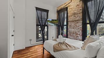 3 bedrooms, desk, iron/ironing board, free WiFi