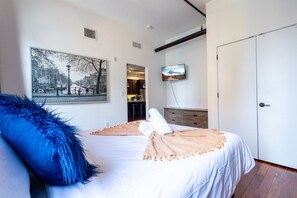 3 bedrooms, iron/ironing board, free WiFi, bed sheets