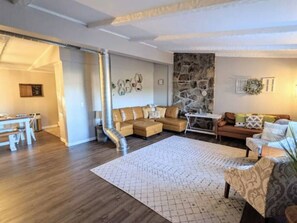 智能电视、壁炉