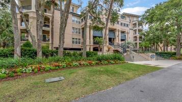 Condo, 2 Bedrooms | Exterior