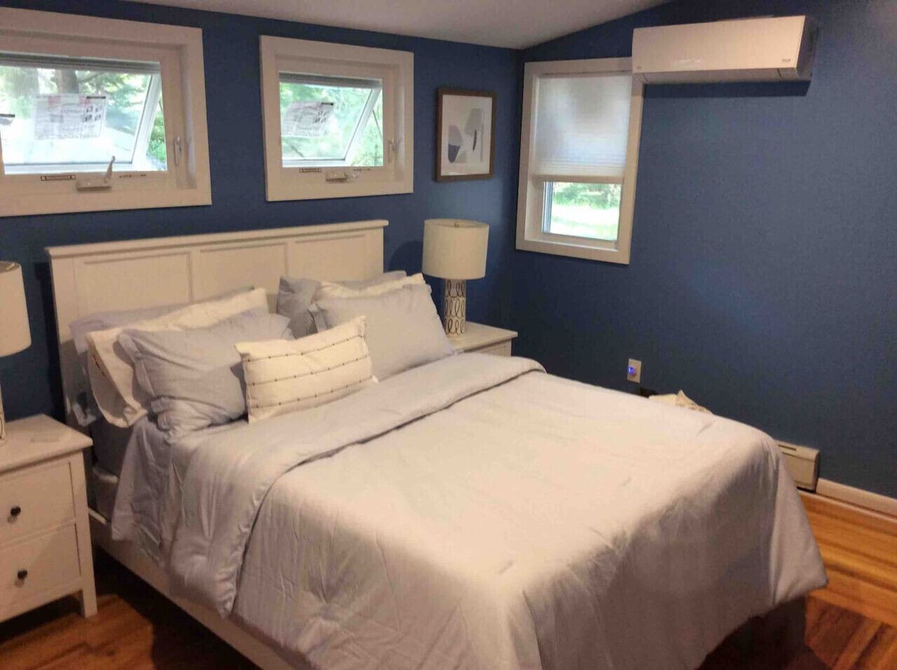 2 間睡房、書桌、熨斗/熨衫板、可攜式嬰兒床