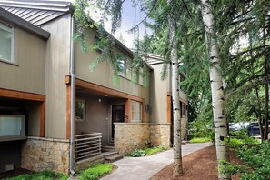 Maison mitoyenne, 4 chambres | Extérieur