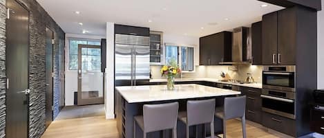 Townhome, 4 Bedrooms | Private kitchen | Fridge, oven, coffee/tea maker, toaster