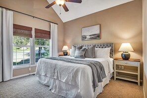 5 bedrooms, iron/ironing board, travel cot, WiFi - BEAUTIFUL Home Close to Branson Activities! (Hollister)