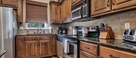 ثلاجة، ميكروويف، فرن، موقد طهي مسطح