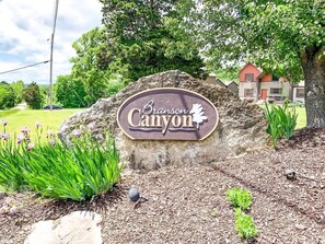 Property grounds - BEAUTIFUL Home Close to Branson Activities! (Hollister)