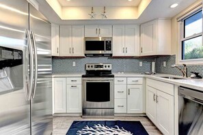 Fridge, stovetop, dishwasher