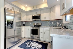 Fridge, stovetop, dishwasher